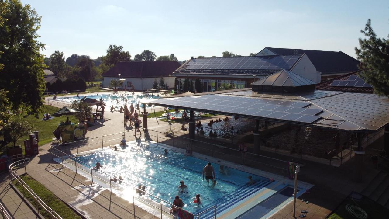 Csengo Vendeghaz Hotel Kiskoros Eksteriør billede