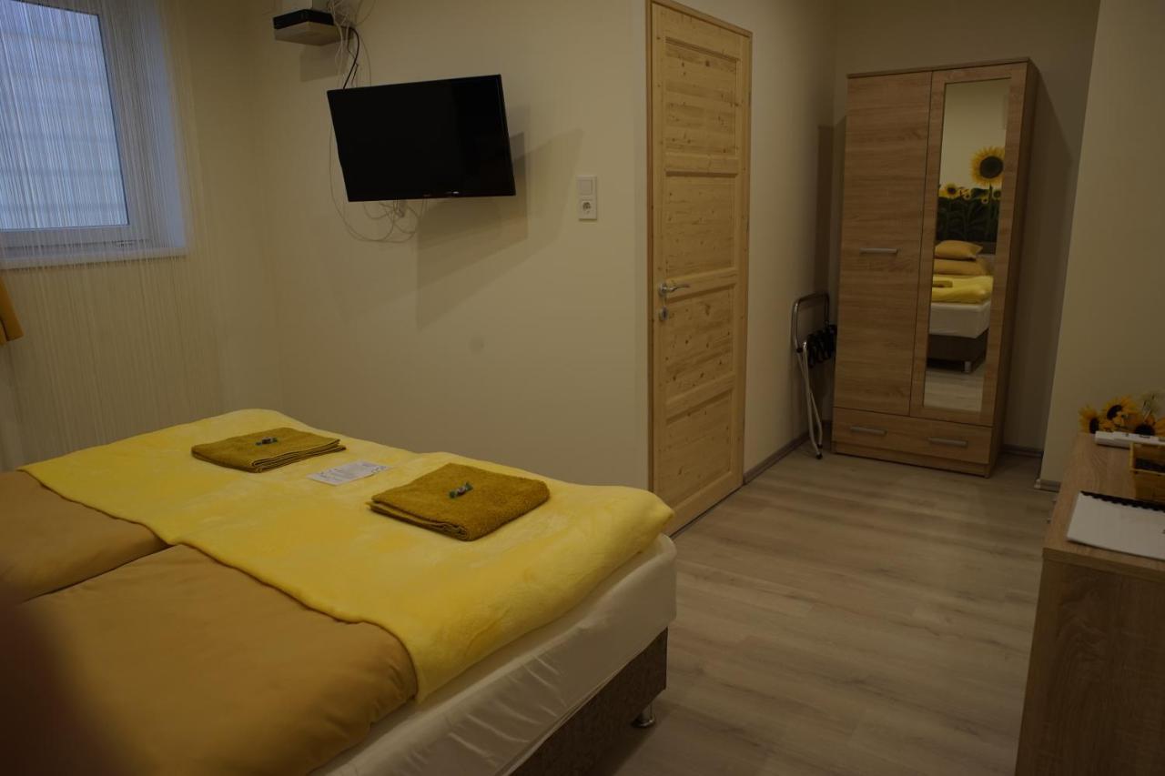 Csengo Vendeghaz Hotel Kiskoros Eksteriør billede
