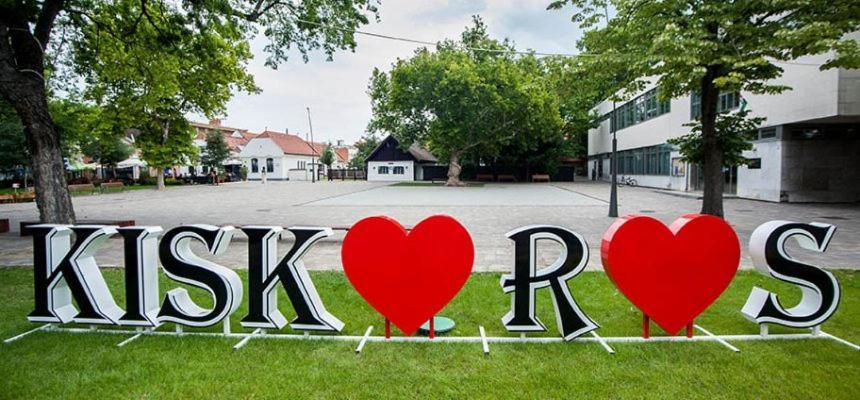 Csengo Vendeghaz Hotel Kiskoros Eksteriør billede
